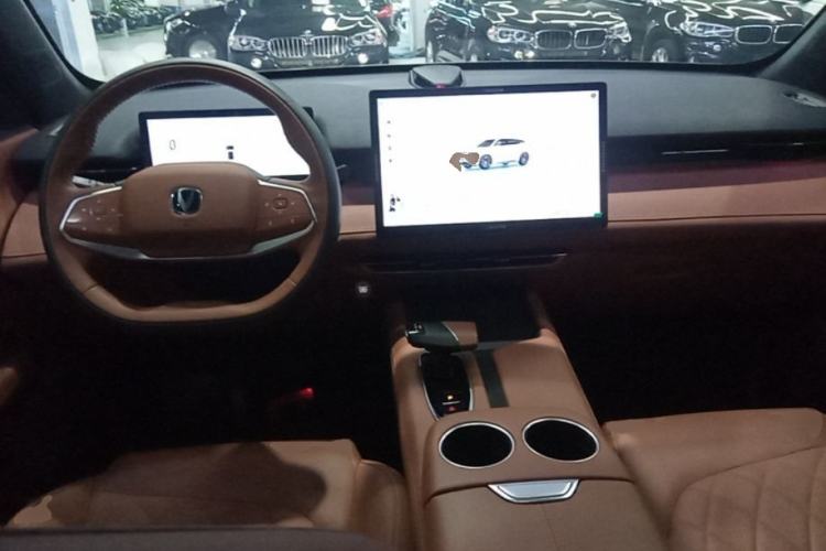 Used CHANGAN UNI-Z New Energy 2024 Blue Whale Smart Electric iDD 125km Beyond Edition Center Console