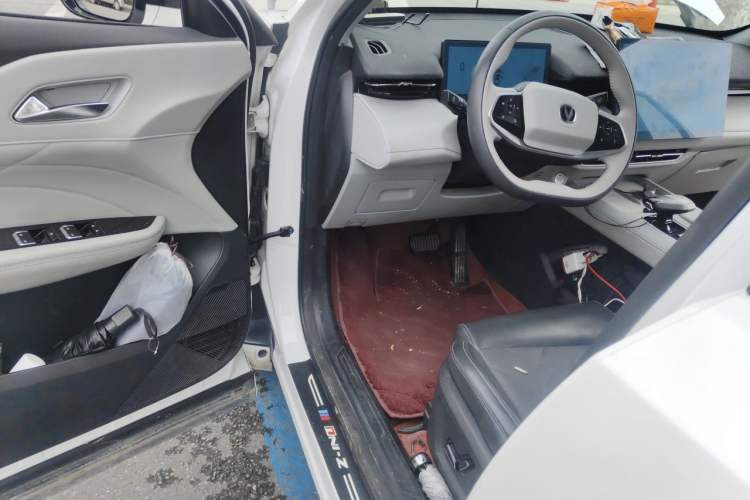 Used CHANGAN UNI-Z New Energy 2024 Blue Whale Smart Electric iDD 125km Beyond Edition Driver Seat