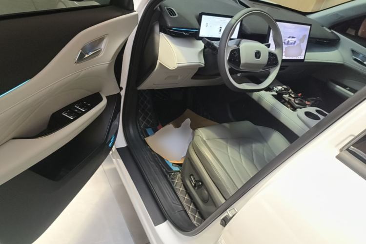 Used CHANGAN UNI-Z New Energy 2024 Blue Whale Smart Electric iDD 125km Beyond Edition Driver Seat