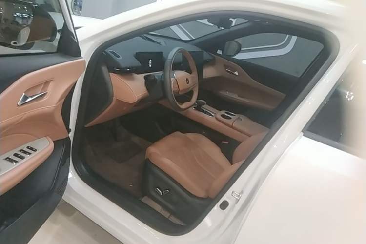 Used CHANGAN UNI-Z New Energy 2024 Blue Whale Smart Electric iDD 125km Beyond Edition Driver Seat