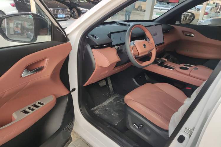 Used CHANGAN UNI-Z New Energy 2024 Blue Whale Smart Electric iDD 125km Beyond Edition Driver Seat
