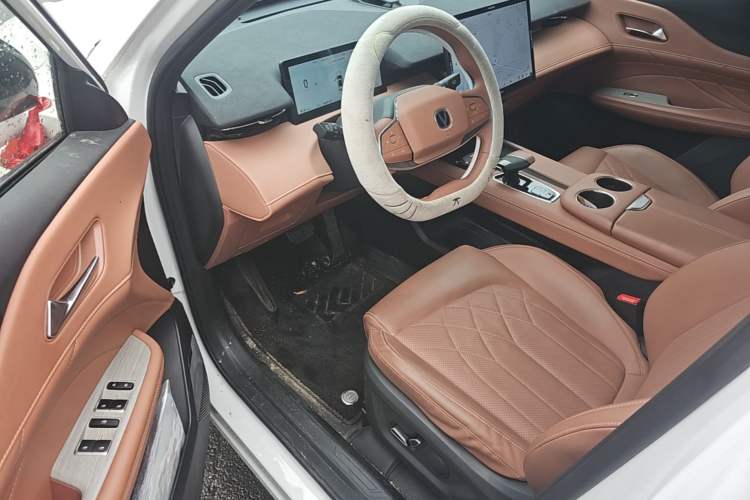 Used CHANGAN UNI-Z New Energy 2024 Blue Whale Smart Electric iDD 125km Beyond Edition Driver Seat