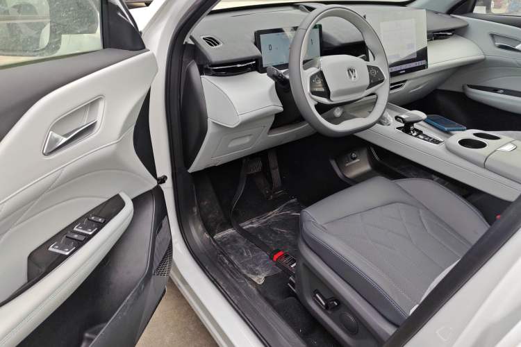 Used CHANGAN UNI-Z New Energy 2024 Blue Whale Smart Electric iDD 125km Beyond Edition Driver Seat
