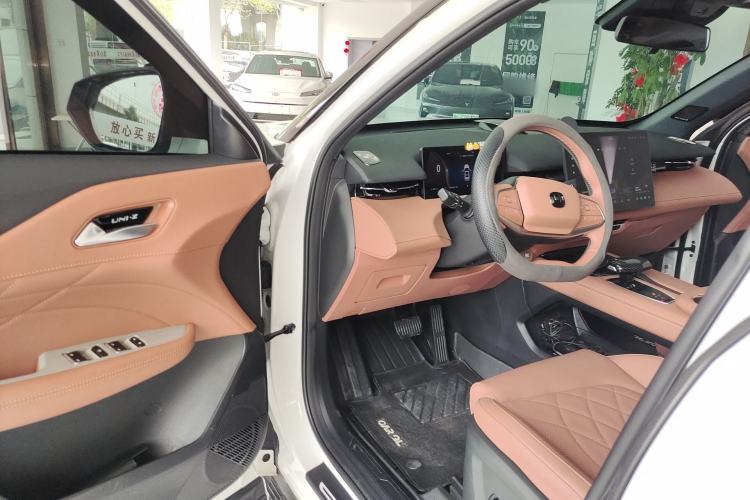 Used CHANGAN UNI-Z New Energy 2024 Blue Whale Smart Electric iDD 125km Beyond Edition Driver Seat