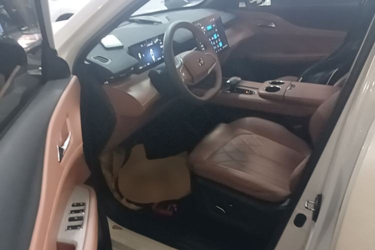Used CHANGAN UNI-Z New Energy 2024 Blue Whale Smart Electric iDD 125km Beyond Edition Driver Seat