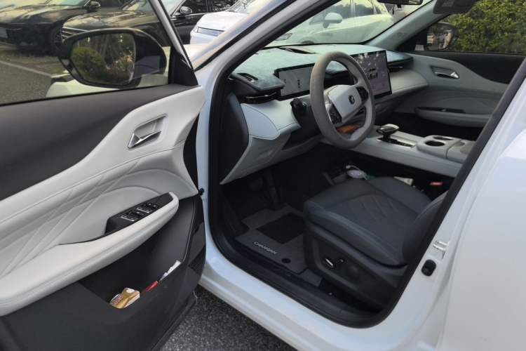 Used CHANGAN UNI-Z New Energy 2024 Blue Whale Smart Electric iDD 125km Beyond Edition Driver Seat