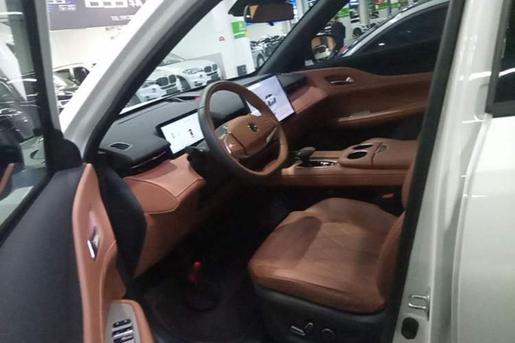 Used CHANGAN UNI-Z New Energy 2024 Blue Whale Smart Electric iDD 125km Beyond Edition Driver Seat