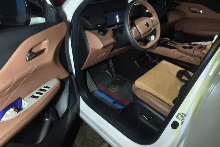 Used CHANGAN UNI-Z New Energy 2024 Blue Whale Smart Electric iDD 125km Beyond Edition Driver Seat