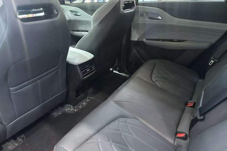 Used CHANGAN UNI-Z New Energy 2024 Blue Whale Smart Electric iDD 125km Beyond Edition Exterior 11