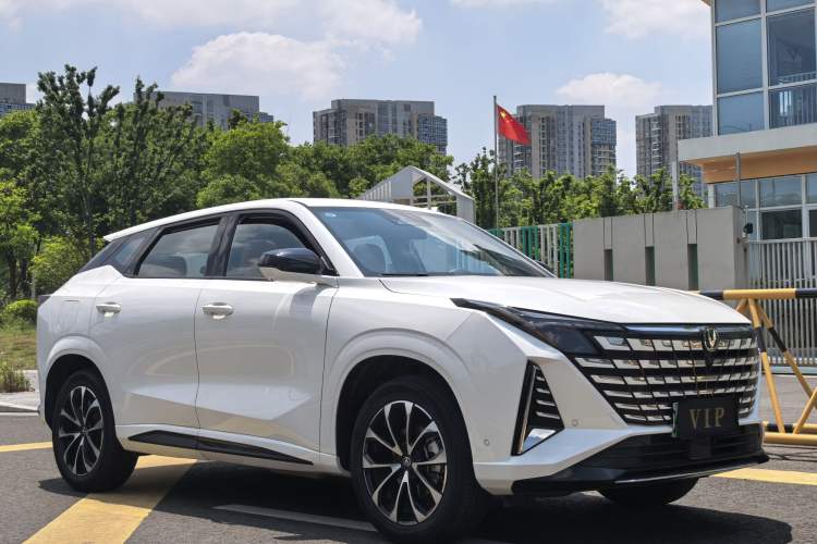 Used CHANGAN UNI-Z New Energy 2024 Blue Whale Smart Electric iDD 125km Excellence Model Exterior 3