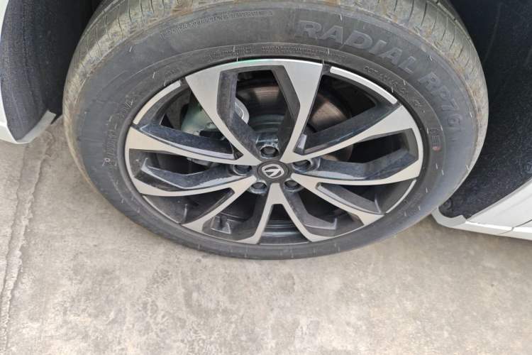 Used CHANGAN UNI-Z New Energy 2024 Blue Whale Smart Electric iDD 125km Beyond Edition Exterior 3
