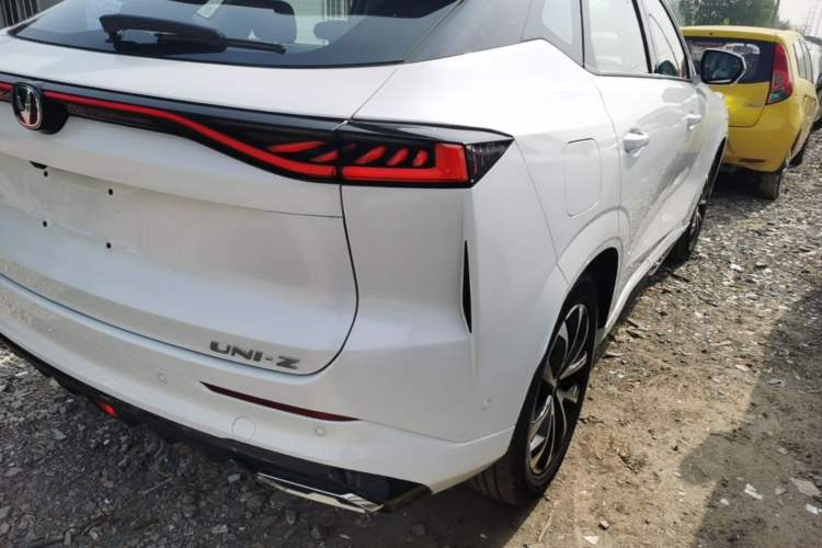 Used CHANGAN UNI-Z New Energy 2024 Blue Whale Smart Electric iDD 125km Excellence Model Exterior 3