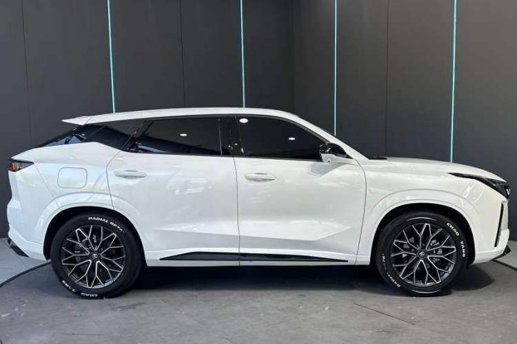 Used CHANGAN UNI-Z New Energy 2024 Blue Whale Smart Electric iDD 125km Beyond Edition Exterior 4
