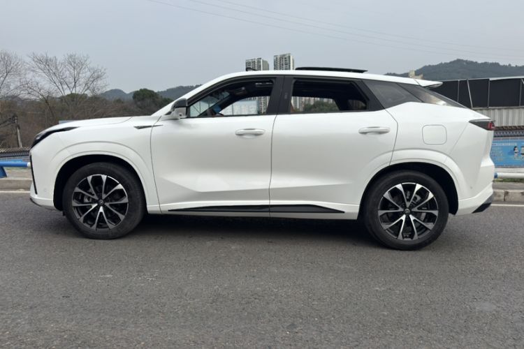 Used CHANGAN UNI-Z New Energy 2024 Blue Whale Smart Electric iDD 125km Excellence Model Exterior 5