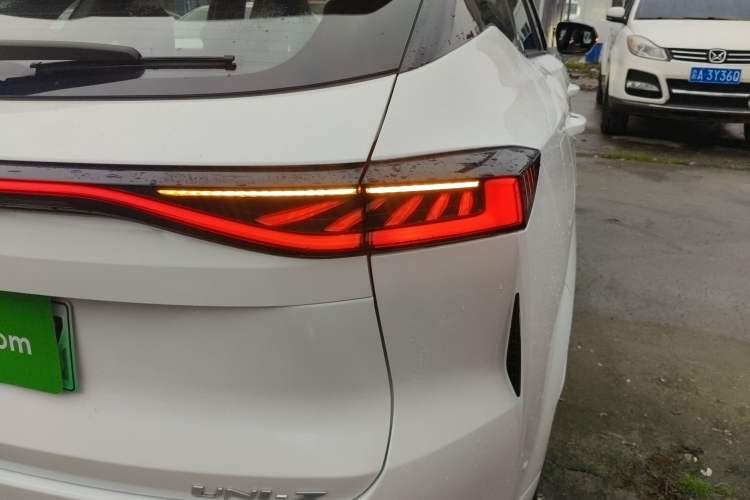 Used CHANGAN UNI-Z New Energy 2024 Blue Whale Smart Electric iDD 125km Excellence Model Exterior 6