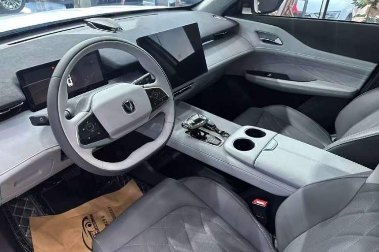 Used CHANGAN UNI-Z New Energy 2024 Blue Whale Smart Electric iDD 125km Beyond Edition Exterior 9