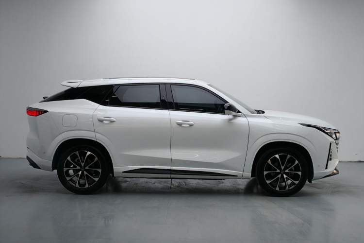 Used CHANGAN UNI-Z New Energy 2024 Blue Whale Smart Electric iDD 125km Excellence Model Exterior 9