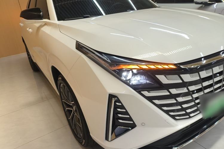 Used CHANGAN UNI-Z New Energy 2024 Blue Whale Smart Electric iDD 125km Beyond Edition Front Right 45 Deg