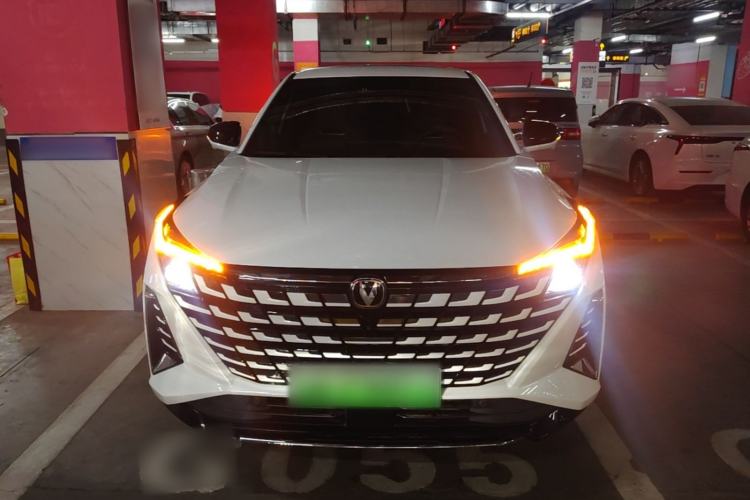 Used CHANGAN UNI-Z New Energy 2024 Blue Whale Smart Electric iDD 125km Excellence Model Front