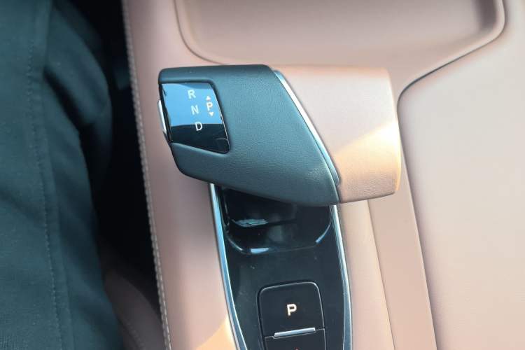 Used CHANGAN UNI-Z New Energy 2024 Blue Whale Smart Electric iDD 125km Excellence Model Gear Lever