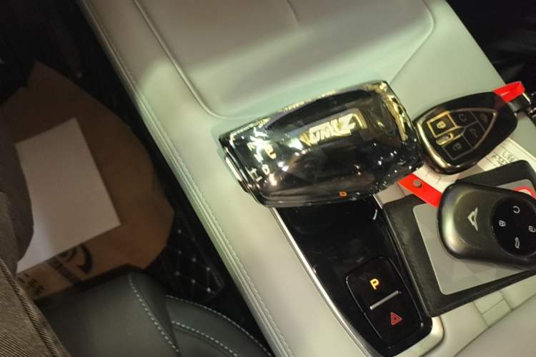 Used CHANGAN UNI-Z New Energy 2024 Blue Whale Smart Electric iDD 125km Beyond Edition Gear Lever