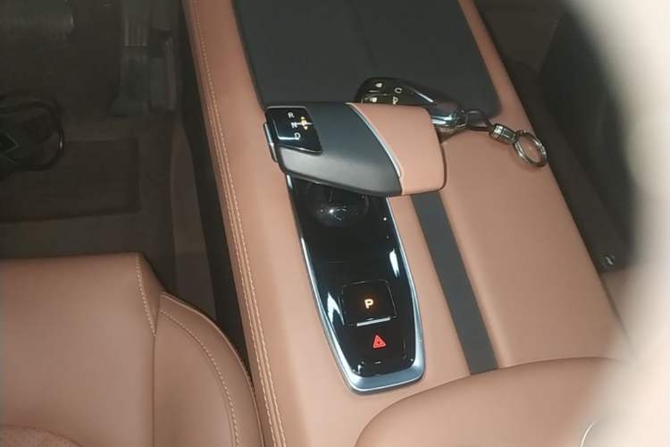 Used CHANGAN UNI-Z New Energy 2024 Blue Whale Smart Electric iDD 125km Beyond Edition Gear Lever