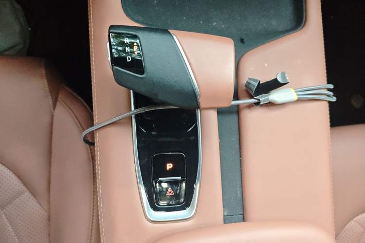 Used CHANGAN UNI-Z New Energy 2024 Blue Whale Smart Electric iDD 125km Excellence Model Gear Lever