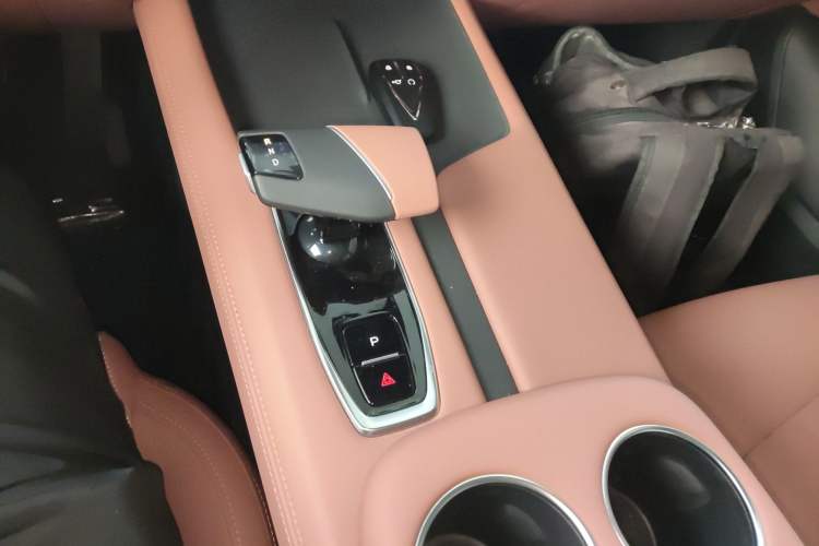 Used CHANGAN UNI-Z New Energy 2024 Blue Whale Smart Electric iDD 125km Beyond Edition Gear Lever