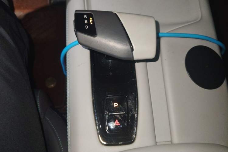 Used CHANGAN UNI-Z New Energy 2024 Blue Whale Smart Electric iDD 125km Excellence Model Gear Lever