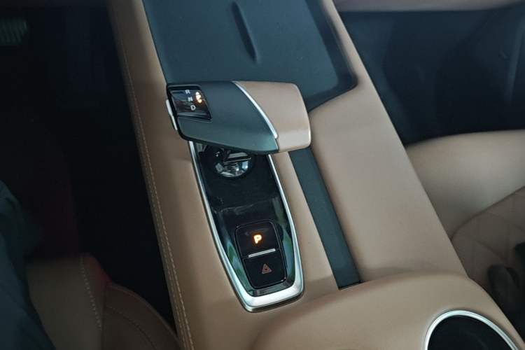 Used CHANGAN UNI-Z New Energy 2024 Blue Whale Smart Electric iDD 125km Excellence Model Gear Lever