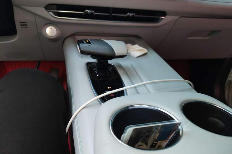 Used CHANGAN UNI-Z New Energy 2024 Blue Whale Smart Electric iDD 125km Beyond Edition Gear Lever