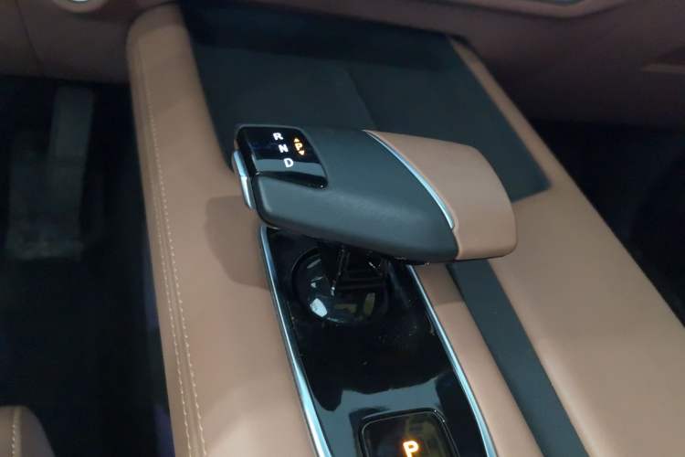 Used CHANGAN UNI-Z New Energy 2024 Blue Whale Smart Electric iDD 125km Excellence Model Gear Lever