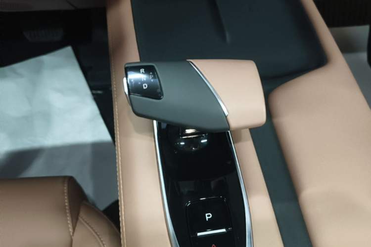 Used CHANGAN UNI-Z New Energy 2024 Blue Whale Smart Electric iDD 125km Leading Model Gear Lever