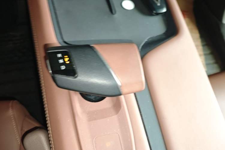 Used CHANGAN UNI-Z New Energy 2024 Blue Whale Smart Electric iDD 125km Excellence Model Gear Lever