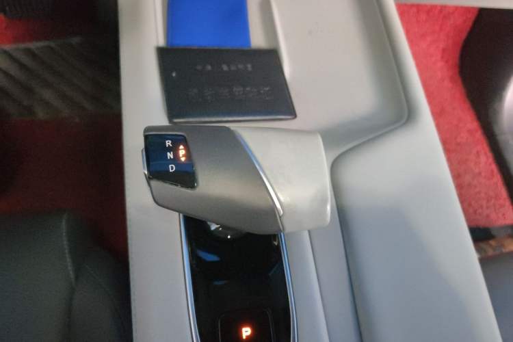 Used CHANGAN UNI-Z New Energy 2024 Blue Whale Smart Electric iDD 125km Beyond Edition Gear Lever