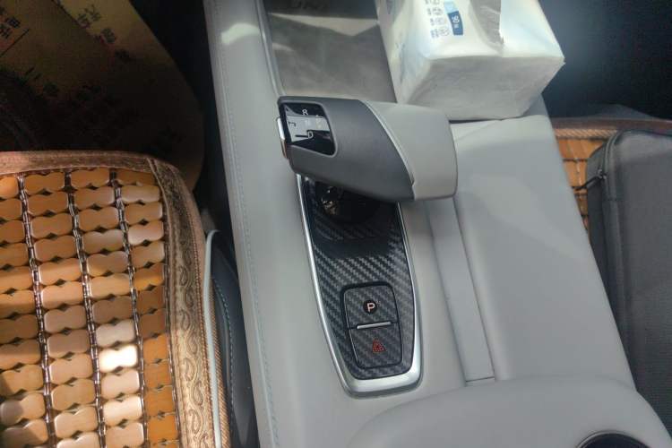 Used CHANGAN UNI-Z New Energy 2024 Blue Whale Smart Electric iDD 125km Beyond Edition Gear Lever