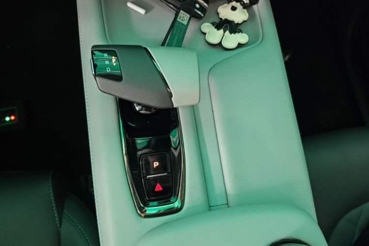 Used CHANGAN UNI-Z New Energy 2024 Blue Whale Smart Electric iDD 125km Excellence Model Gear Lever