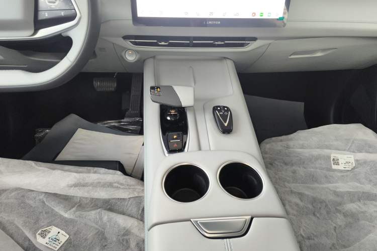 Used CHANGAN UNI-Z New Energy 2024 Blue Whale Smart Electric iDD 125km Leading Model Gear Lever