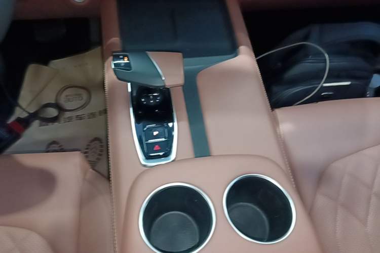 Used CHANGAN UNI-Z New Energy 2024 Blue Whale Smart Electric iDD 125km Excellence Model Gear Lever