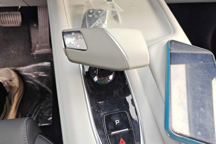 Used CHANGAN UNI-Z New Energy 2024 Blue Whale Smart Electric iDD 125km Beyond Edition Gear Lever