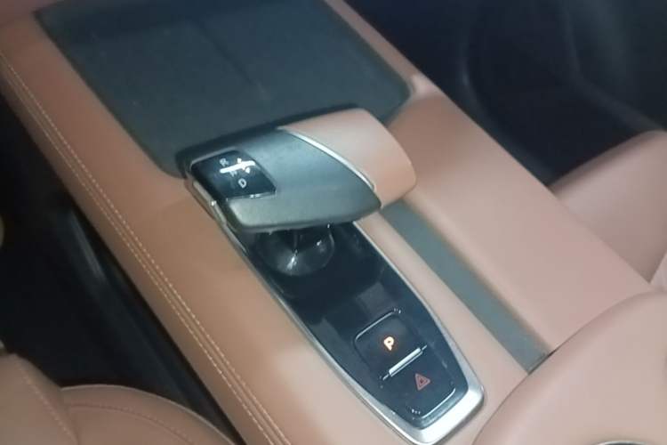 Used CHANGAN UNI-Z New Energy 2024 Blue Whale Smart Electric iDD 125km Beyond Edition Gear Lever