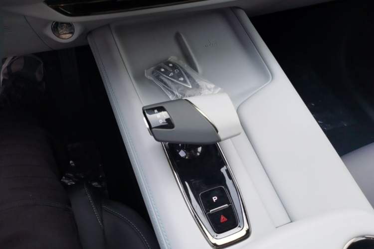 Used CHANGAN UNI-Z New Energy 2024 Blue Whale Smart Electric iDD 125km Excellence Model Gear Lever