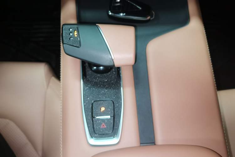 Used CHANGAN UNI-Z New Energy 2024 Blue Whale Smart Electric iDD 125km Excellence Model Gear Lever