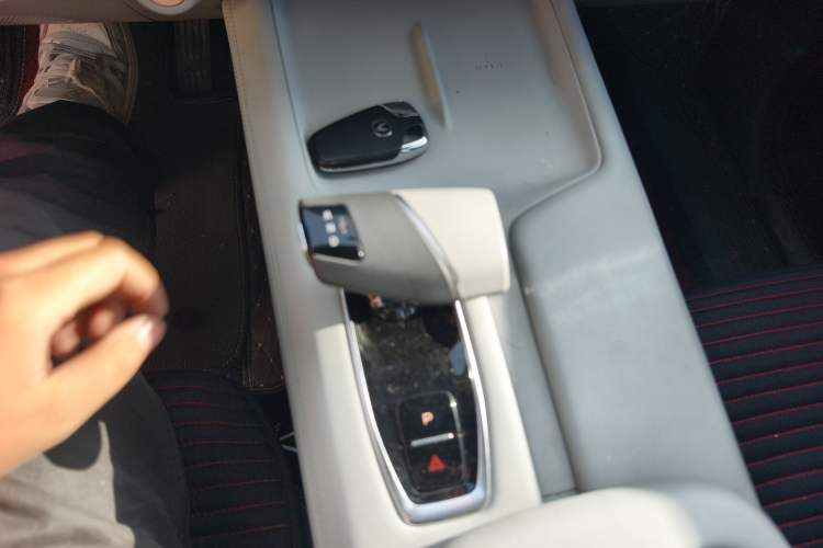 Used CHANGAN UNI-Z New Energy 2024 Blue Whale Smart Electric iDD 125km Beyond Edition Gear Lever