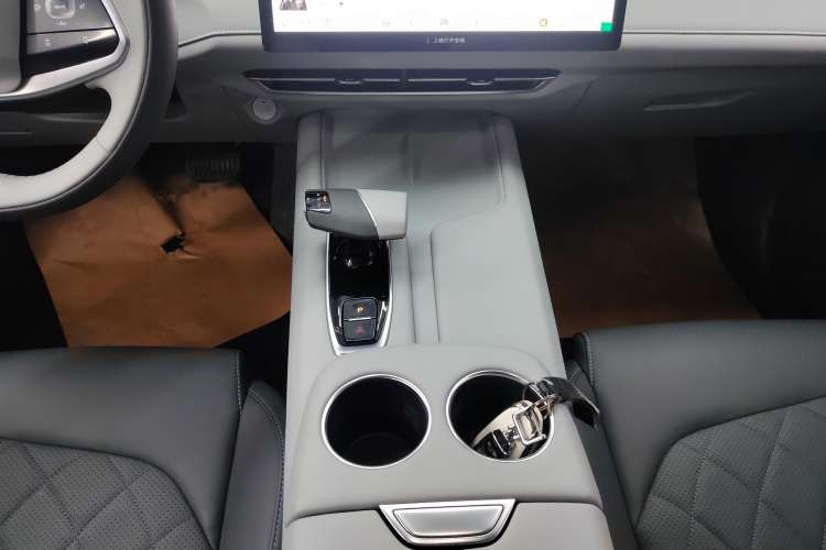 Used CHANGAN UNI-Z New Energy 2024 Blue Whale Smart Electric iDD 125km Beyond Edition Gear Lever