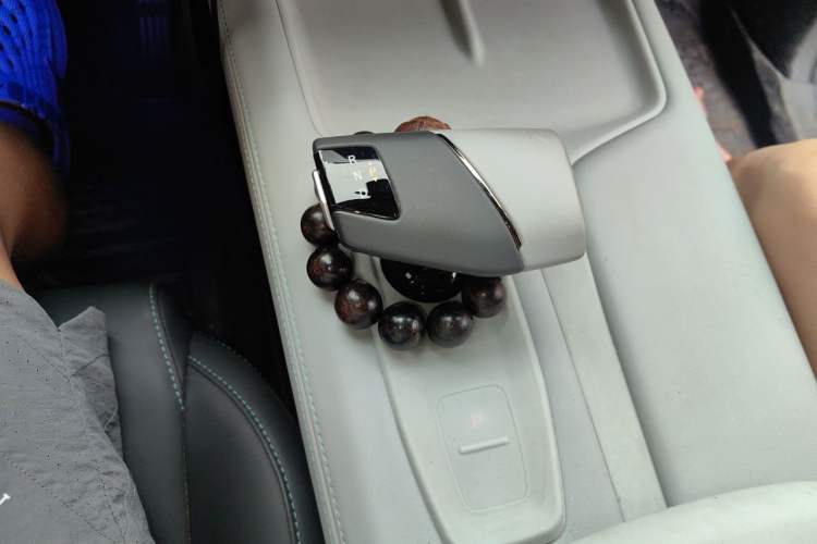 Used CHANGAN UNI-Z New Energy 2024 Blue Whale Smart Electric iDD 125km Excellence Model Gear Lever