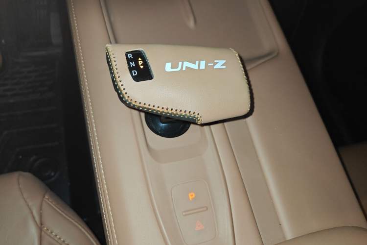 Used CHANGAN UNI-Z New Energy 2024 Blue Whale Smart Electric iDD 125km Beyond Edition Gear Lever
