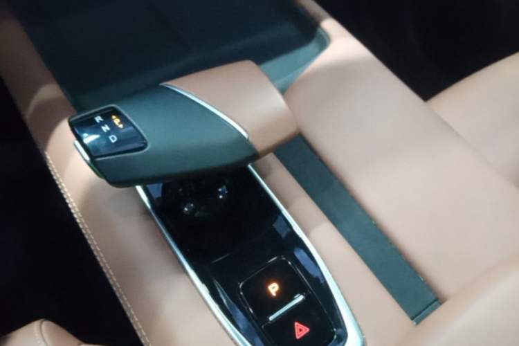 Used CHANGAN UNI-Z New Energy 2024 Blue Whale Smart Electric iDD 125km Beyond Edition Gear Lever