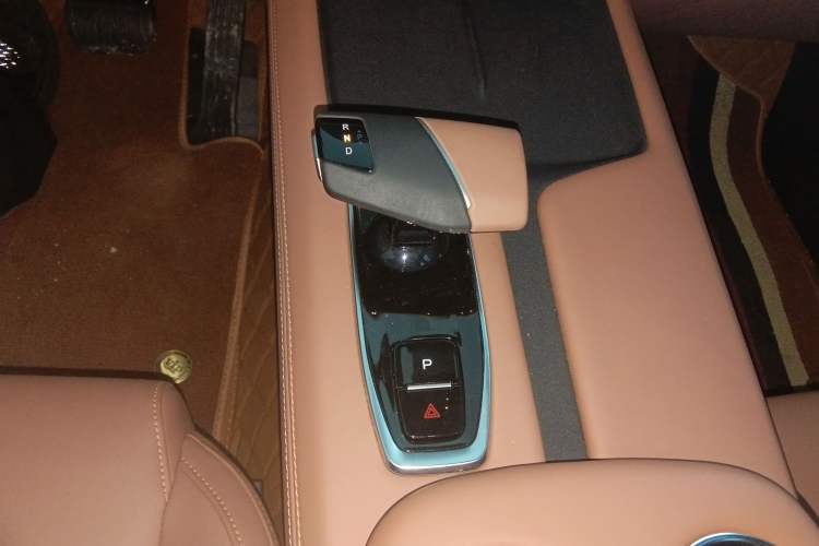 Used CHANGAN UNI-Z New Energy 2024 Blue Whale Smart Electric iDD 125km Beyond Edition Gear Lever