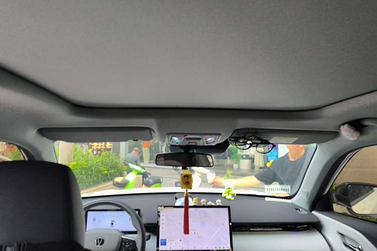 Used CHANGAN UNI-Z New Energy 2024 Blue Whale Smart Electric iDD 125km Excellence Model Headliner